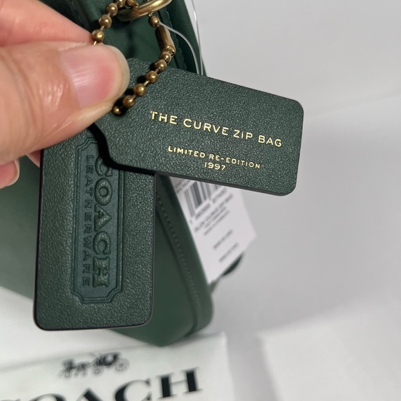 Coach Curve Zip Shoulder Bag in Brass/Hunter Green Glovetanned Leather NWT - Picture 4 of 12